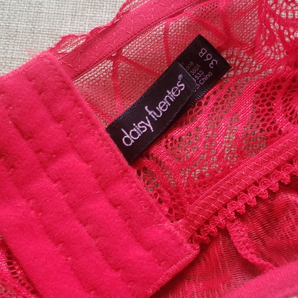 Deisy Fuentes 36B red lace wide line padded new bra - Picture 5 of 5